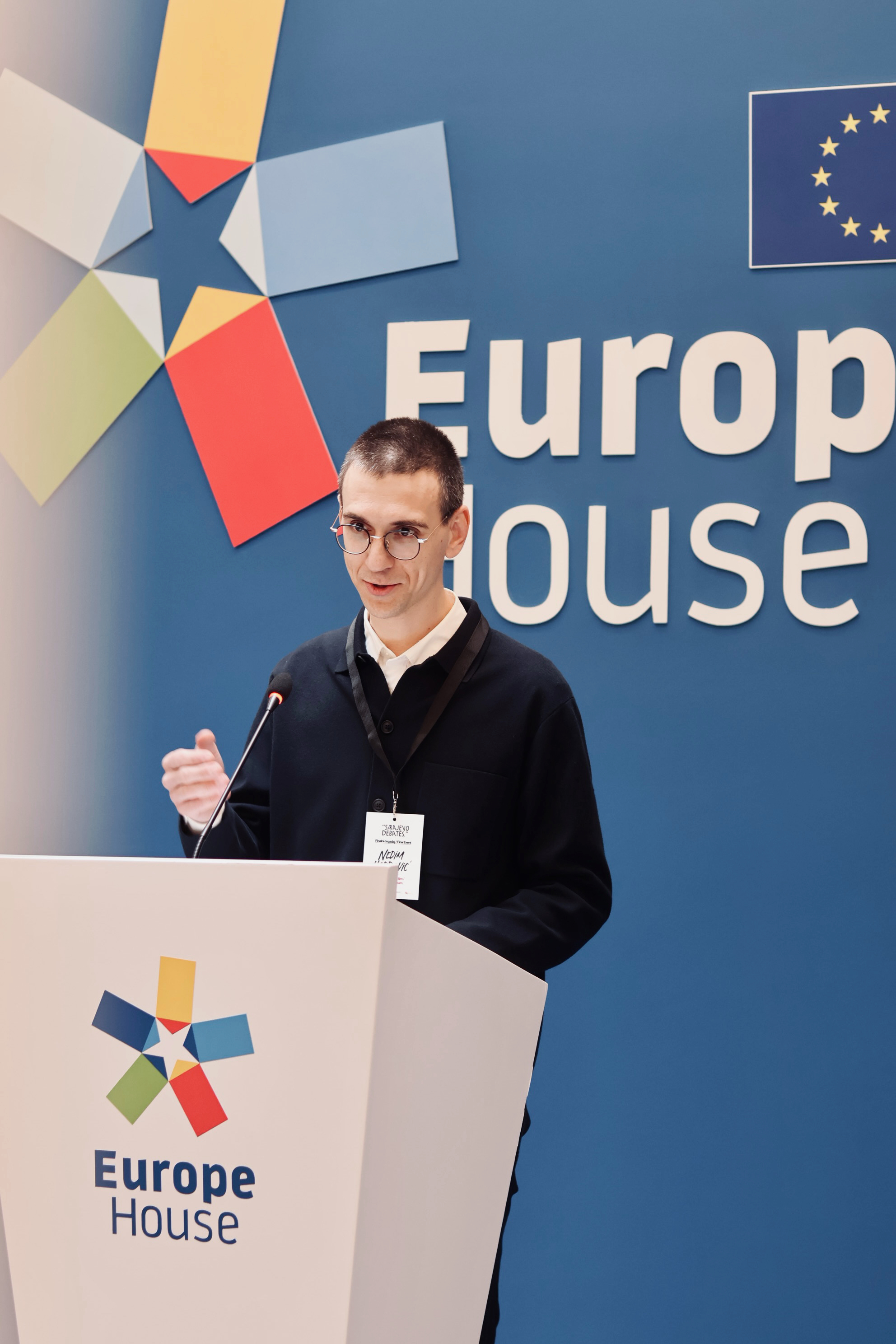 Nedim Hadrović speaking at Europe House Sarajevo